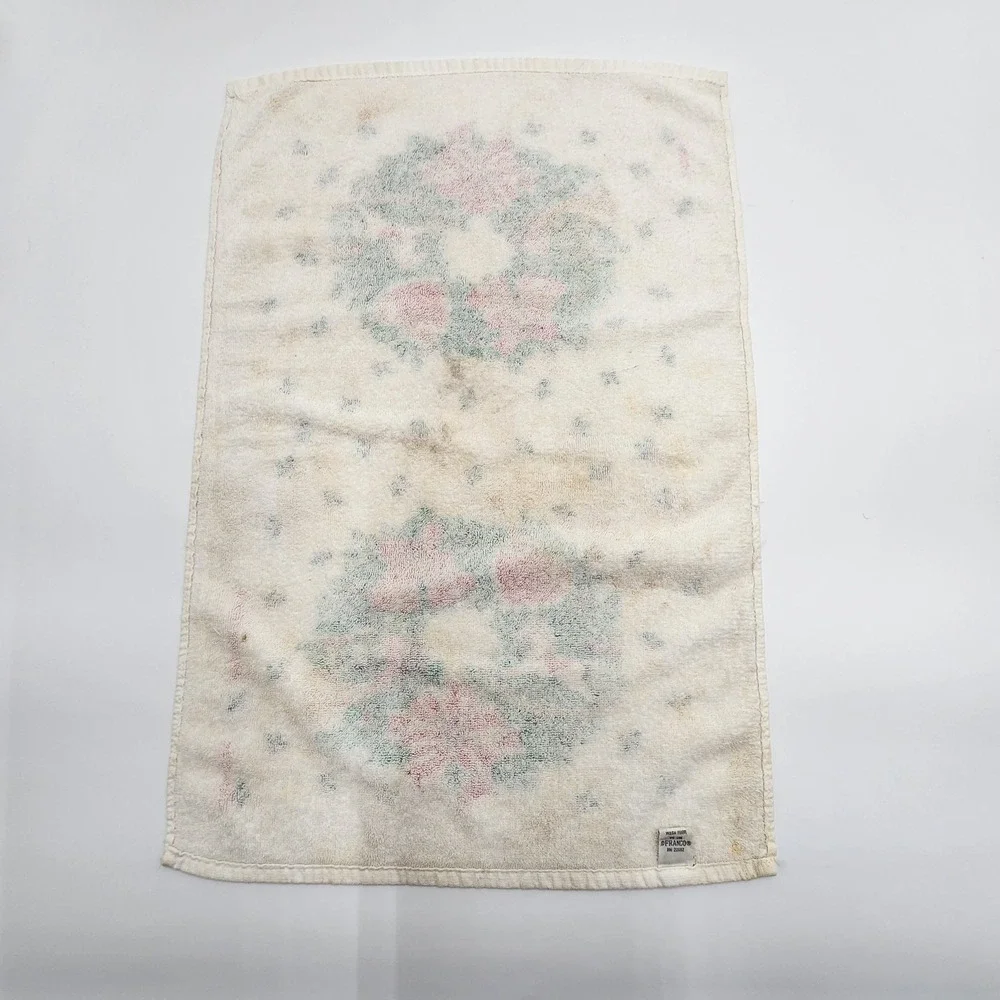 Vintage Cannon Christmas Themed Hand Towels Lot of 4 24x14 Cat Bells Wreath Snow